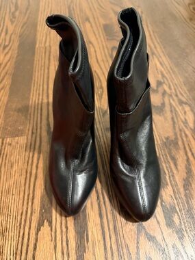 Vero Cuoio Black Pointed-Toe Leather Ankle Booties 36.5